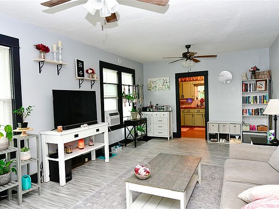 3rd image of 134 Garden Ave