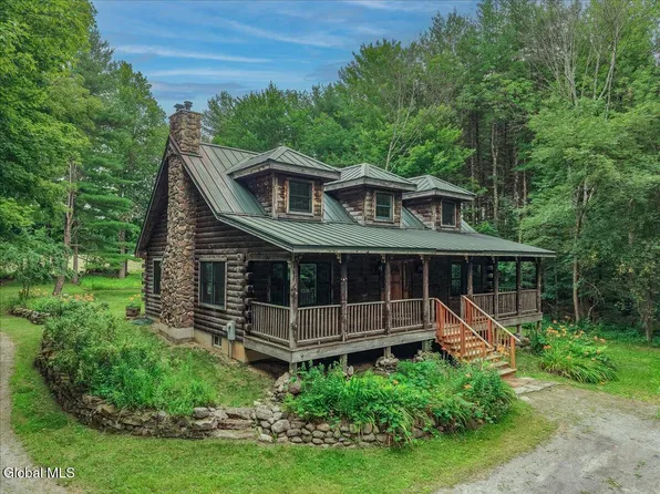 2274 Touareuna Road, Amsterdam, NY 12010