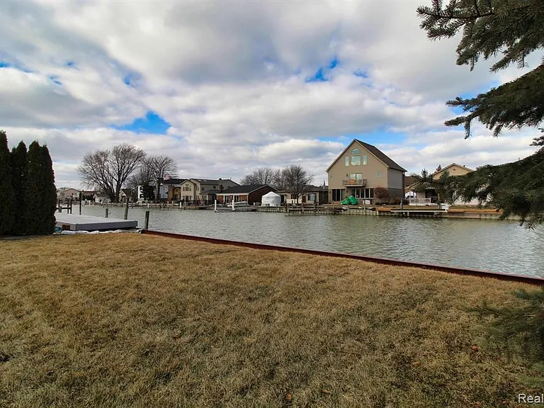 37752 Huron Pointe Dr — Photo 28