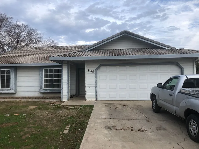 2348 W Pinon Ct — Photo 1