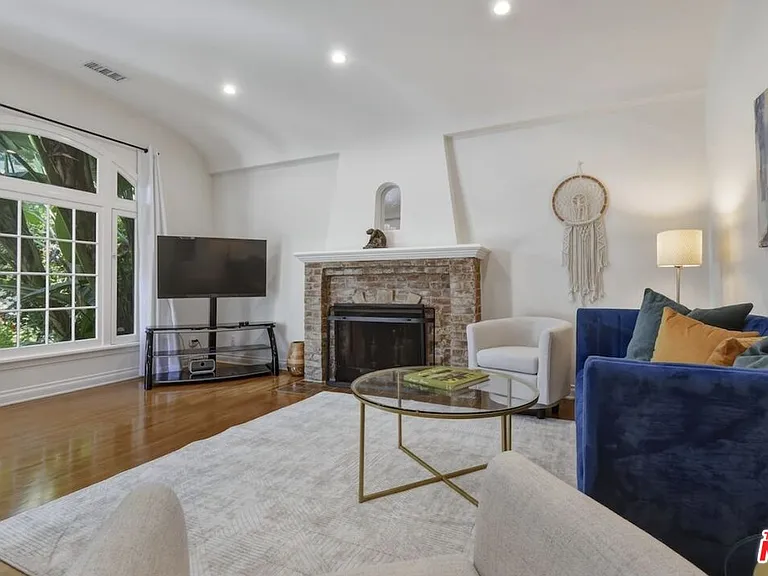 8704 Ashcroft Ave — Photo 5