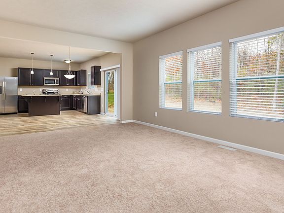 4th image of 10136 Castle Creek Cir