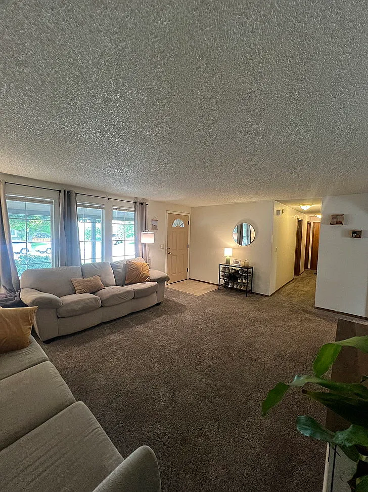 3 bed, 1446 sqft, $2,350 — Photo 4
