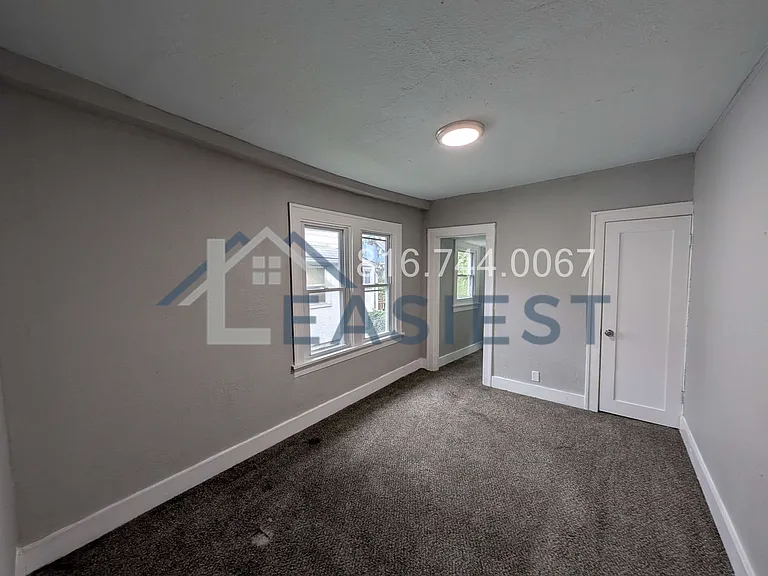 4028 Indiana Ave — Photo 10