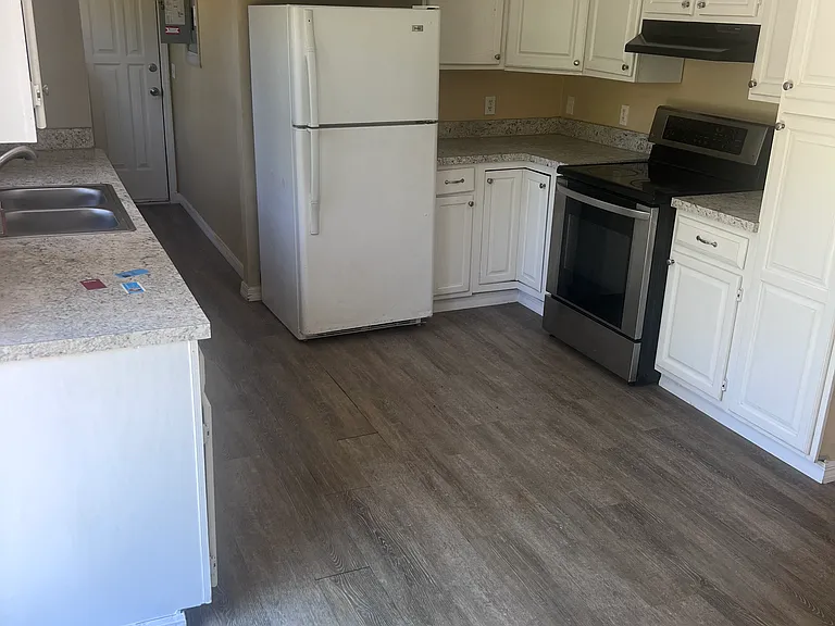 208 Sawyer St SW — Photo 6