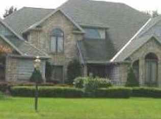 6265 Pebblebrook Ln, North Olmsted, OH 44070