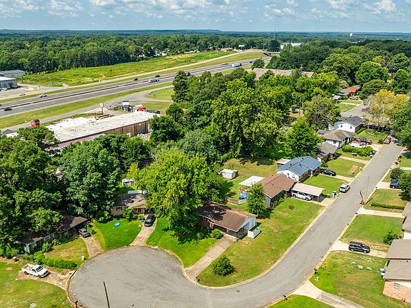 3rd image of 15 Village Ct