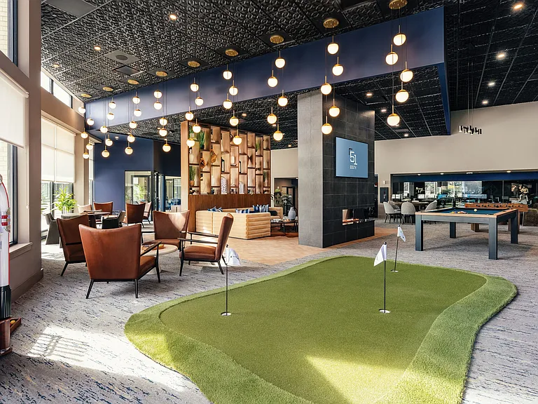 Game Room Lounge & Putting Green
