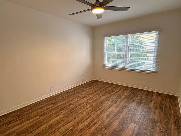 1401 Havenhurst Dr — Photo 18