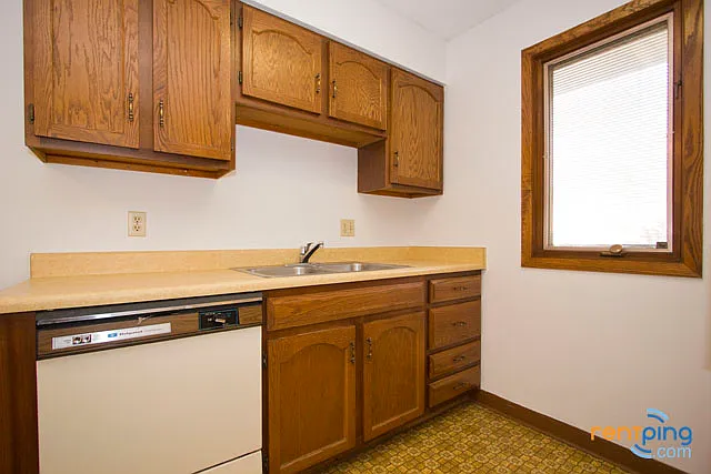 4422 S 48th St #8 — Photo 3