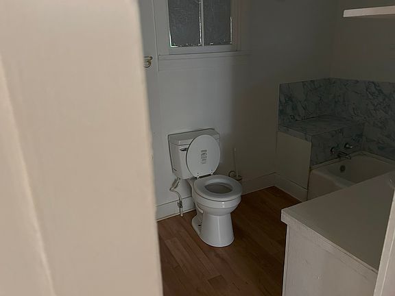 4th image of 607 E Jefferson St