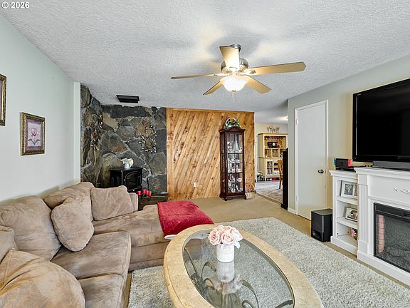 5th image of 4615 SE Roethe Rd