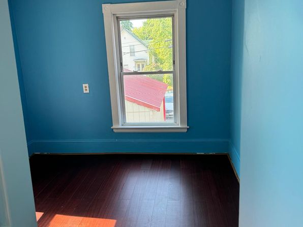 28 Seavey St APT 4