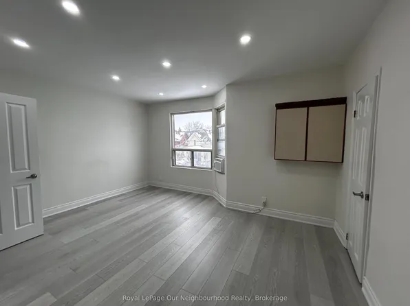 317 Duke St W #6, Kitchener, ON N2H 3X9