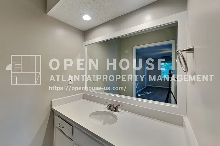 2709 Hawk Dr NE — Photo 11