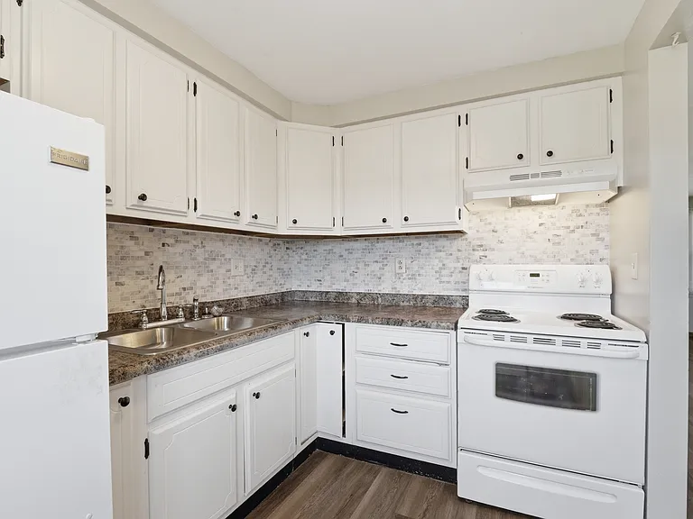 1114 Melrose Ct #1 — Photo 8