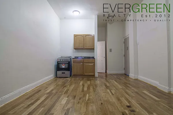 Rented by Evergreen Apartments BK | media 2