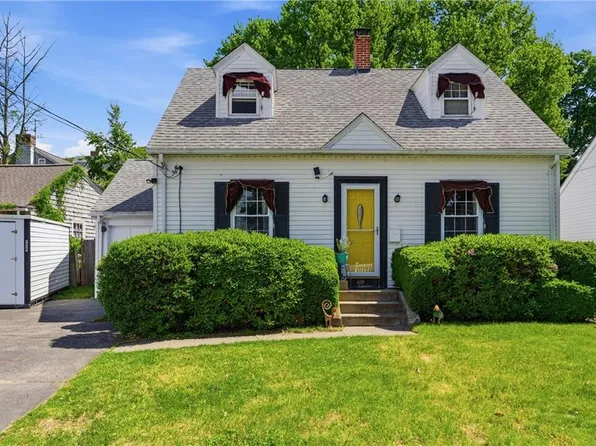 69 Roger Williams Ave E, Rumford, RI 02916