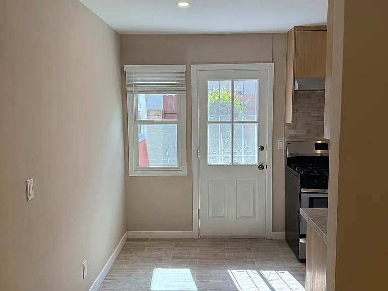 245 W Dryden St #A — Photo 3