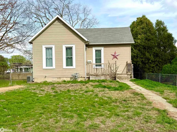 2116 Charles St, Burlington, IA 52601