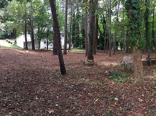 561 Barnesdale Dr, Marietta, GA 30068