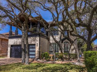 11 Treehaven Ln, The Hills, TX 78738
