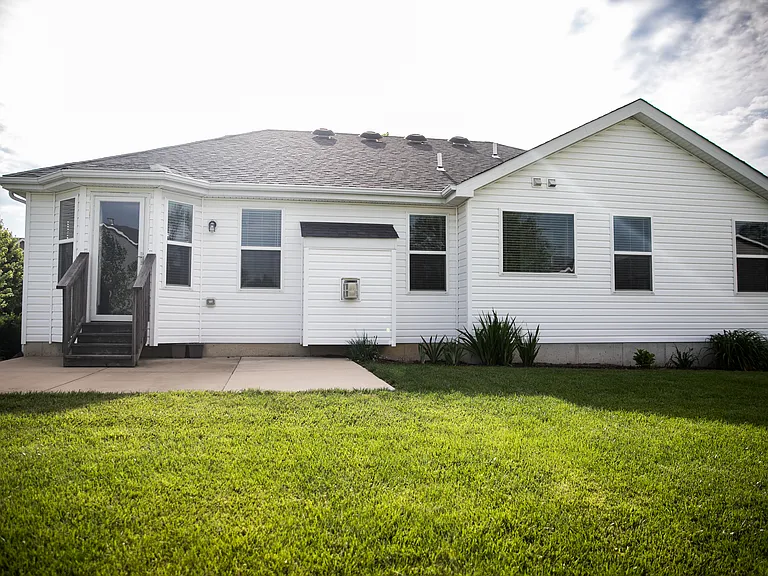1004 Stillwater Dr — Photo 36