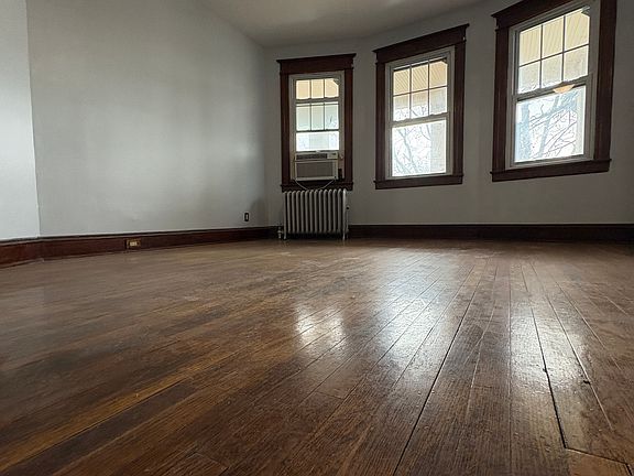 3rd image of 301 Westervelt Ave Floor 1