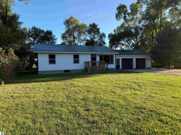 3927 W Tyler Rd, Alma, MI 48801