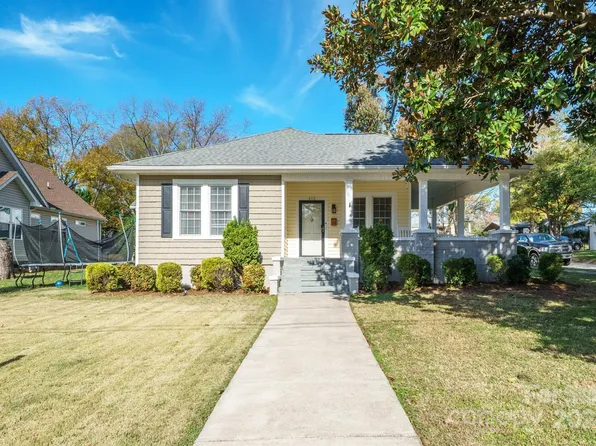 402 W 7th St, Newton, NC 28658