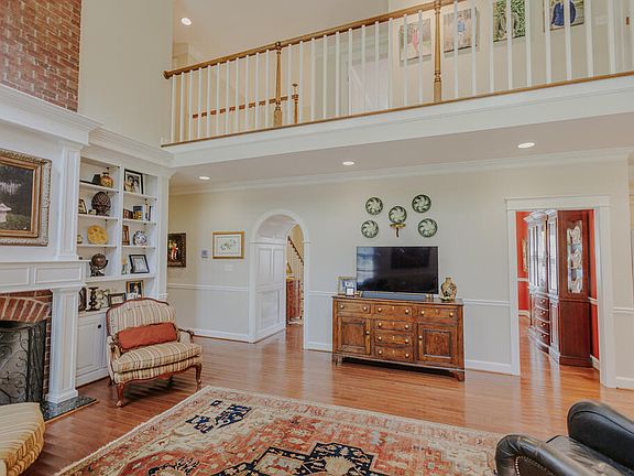 4th image of 106 Hampton Ct
