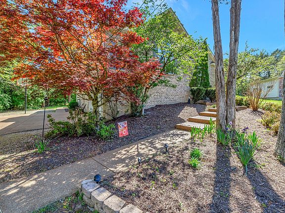 4th image of 253 Norfolk Ln