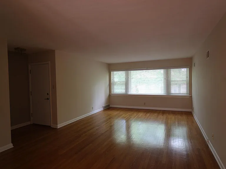 7575 Parkdale Ave #2W — Photo 12