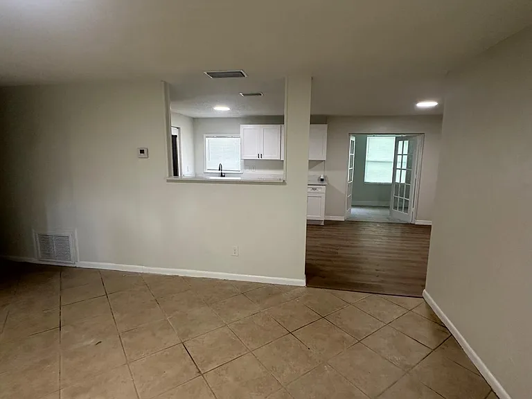 591 Cambridge Cir — Photo 8