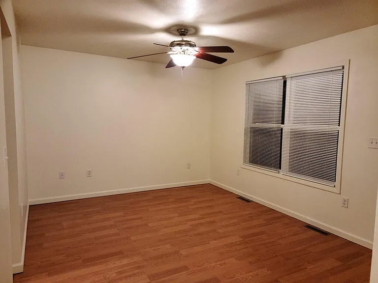 121 Schofield Ct — Photo 12