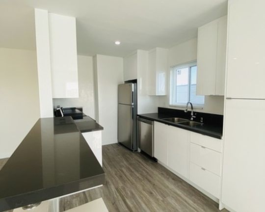 4th image of 2343 Fox Hills Dr APT 302