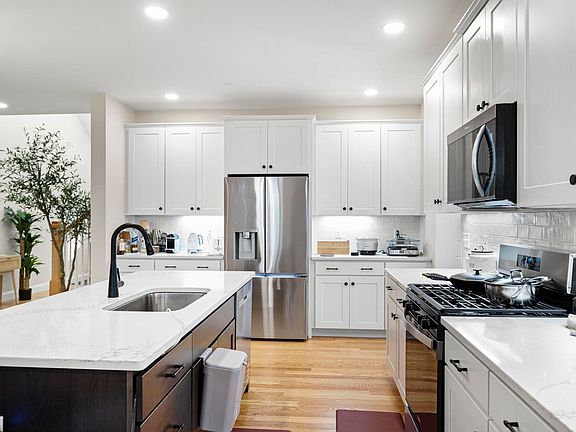 5th image of 44 Sheffield Way #6B