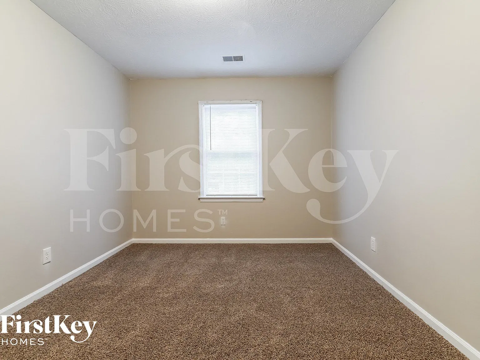3 bed, 2.0 bath, 1932 sqft, $2,205 — Photo 4