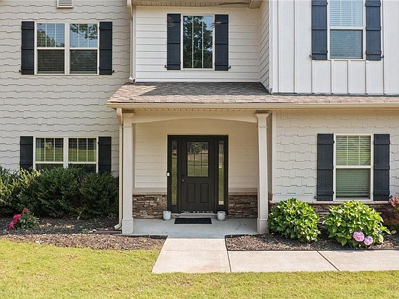 3rd image of 13 Four Feathers Ln