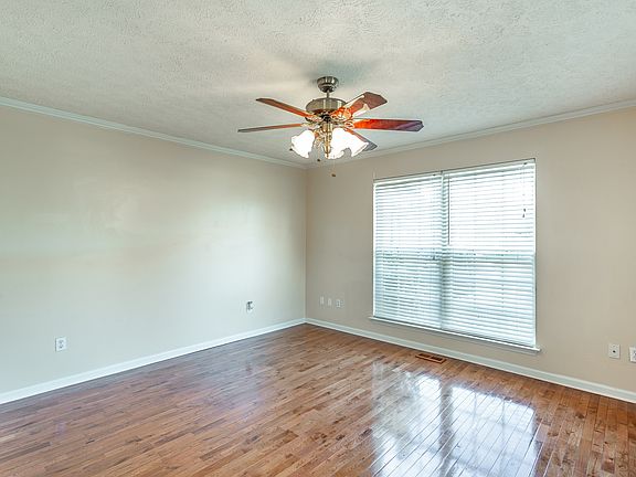 3rd image of 1542 Cora Dr