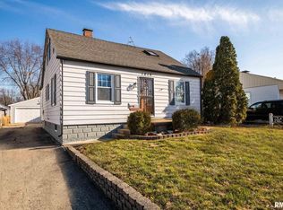 1010 S 12th St, Pekin, IL 61554