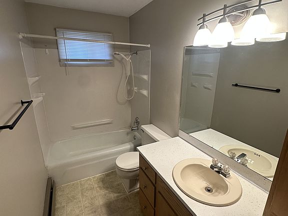4th image of 905 N Main St APT 2