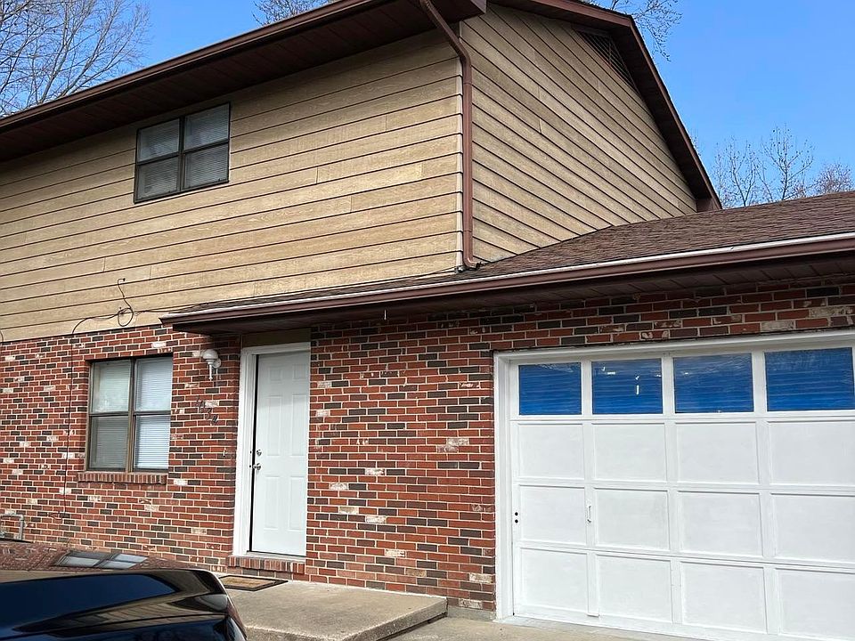 1st image of 1034 Village Ln