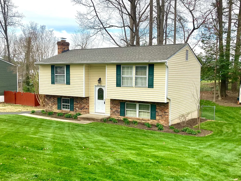 3913 Woodfield Rd