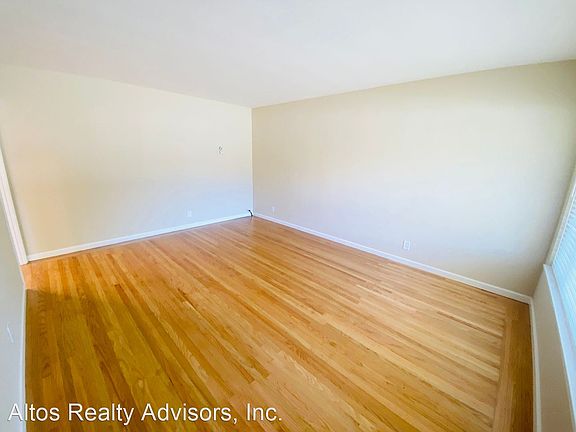 3rd image of 848 Park Dr #1