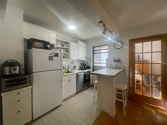Rented by Meraki Realty LLC | media 7