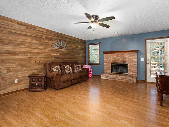 4th image of 105 Starla Ln