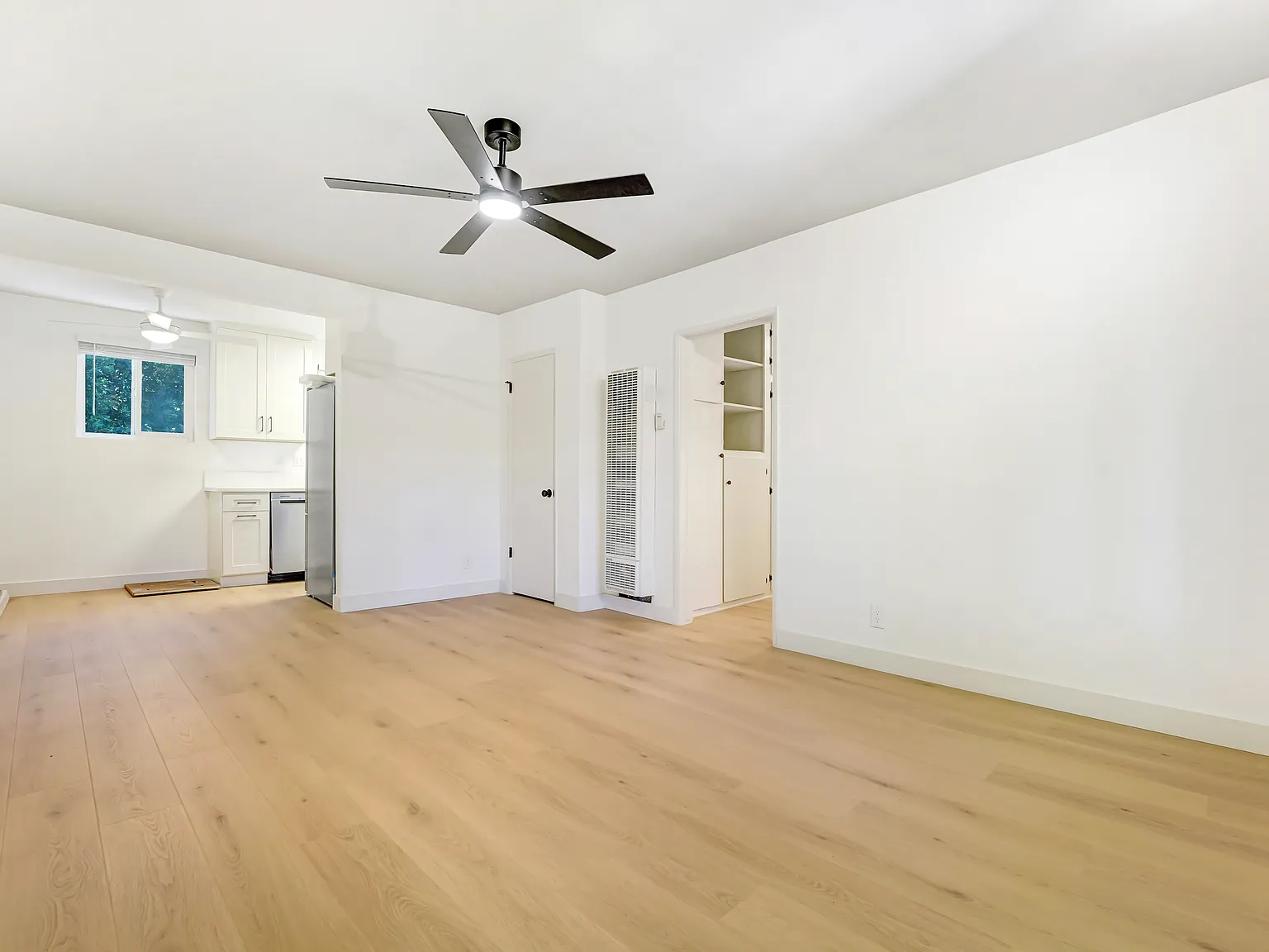 3 bed, 1100 sqft, $2,900 — Photo 4