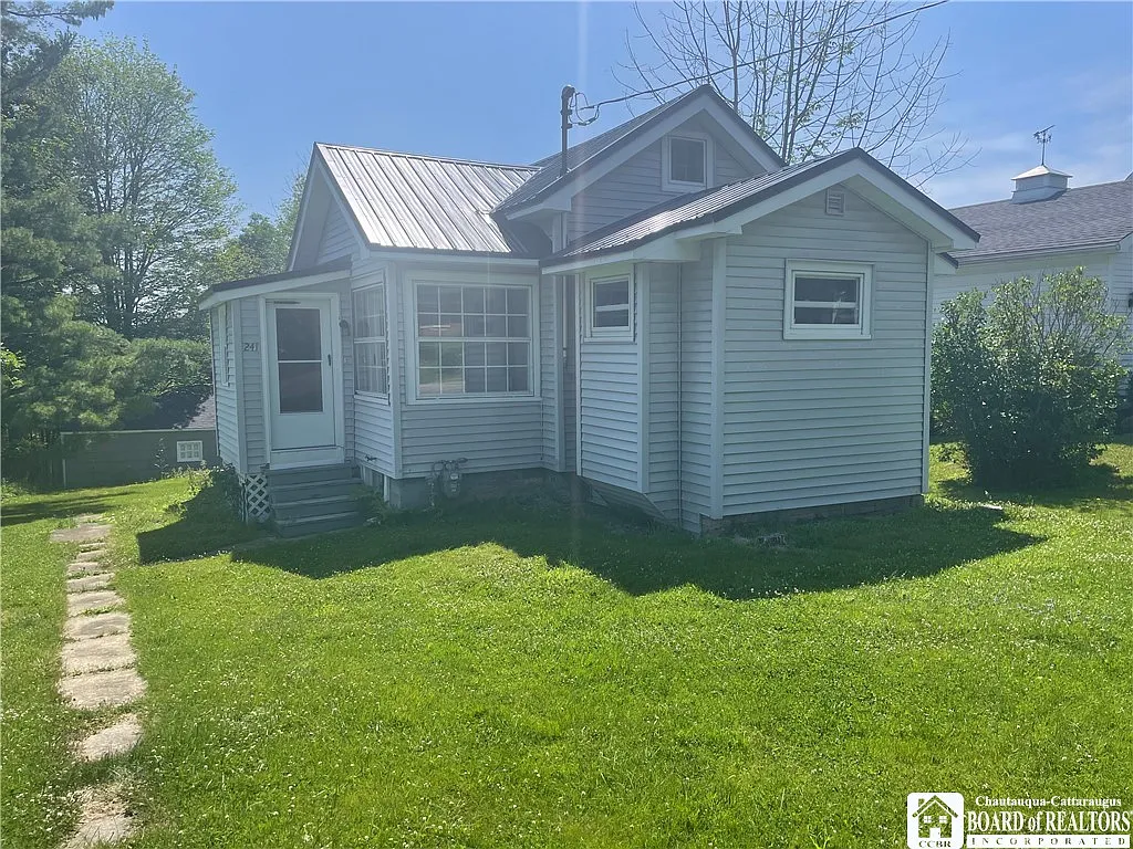 241 Howard Ave photo 1