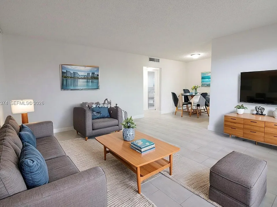 400 NE 1st St #108